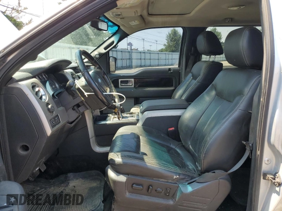 2010 Ford F-150 XL z VIN 1FTFW1EV2AFC00699, wystawiony jako Copart lot #60511295 z przebiegiem 220 667 mil mil oraz Czysty tytuł • Clean title. Historia ofert i sprzedaży dostępna na DreamBid. Obrazek 7.