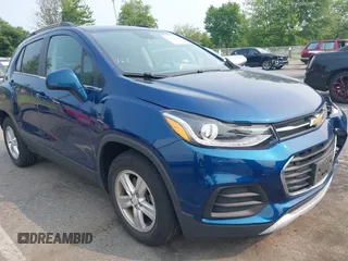 2020 Chevrolet Trax LT z VIN 3GNCJLSB0LL132779, wystawiony jako IAAI lot #42401414 z przebiegiem 32 201 mil mil oraz . Historia ofert i sprzedaży dostępna na DreamBid. Obrazek 1.