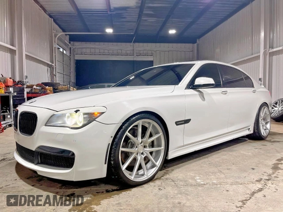 2010 BMW 7 Series 750Li с VIN WBAKB8C58ACY64395, выставлен на аукционе Copart как лот 59821335 с пробегом 137 375 миль миль и Списание • Salvage title. История ставок и продаж доступна на DreamBid. Изображение 2.