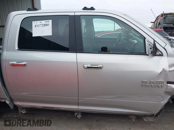 2017 Ram 1500 Big Horn z VIN 1C6RR7LM0HS881309, wystawiony jako IAAI lot #41172880 z przebiegiem 114 891 mil mil oraz . Historia ofert i sprzedaży dostępna na DreamBid. Obrazek 14.
