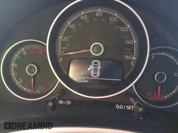 2018 Volkswagen Beetle S с VIN 3VW5DAAT2JM515005, выставлен на аукционе IAAI как лот 41093518 с пробегом Не указан миль и . История ставок и продаж доступна на DreamBid. Изображение 14.
