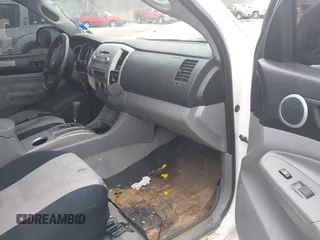 2008 Toyota Tacoma z VIN 5TEUU42NX8Z525861, wystawiony jako IAAI lot #42125414 z przebiegiem Nie podano mil oraz . Historia ofert i sprzedaży dostępna na DreamBid. Obrazek 5.