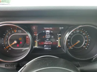 2022 Jeep Wrangler Unlimited Sport S with VIN 1C4HJXDG4NW235781, listed as a Copart auction lot 57184895 with 30,883 mi miles and Salvage title. Bid and sale history available at DreamBid. Image 9.