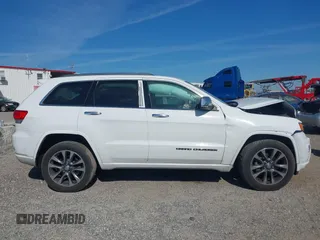 2017 Jeep Grand Cherokee Overland z VIN 1C4RJECG5HC959981, wystawiony jako IAAI lot #41638958 z przebiegiem 102 122 mil mil oraz . Historia ofert i sprzedaży dostępna na DreamBid. Obrazek 13.