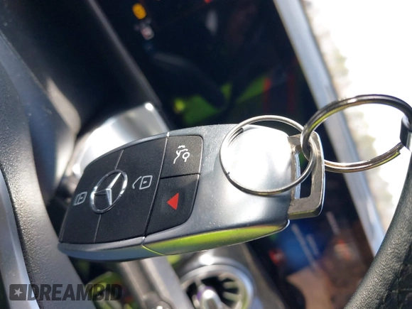 2020 Mercedes-Benz GLB 250 z VIN WDC4M4HB7LW007333, wystawiony jako IAAI lot #41790883 z przebiegiem 53 605 mil mil oraz . Historia ofert i sprzedaży dostępna na DreamBid. Obrazek 11.