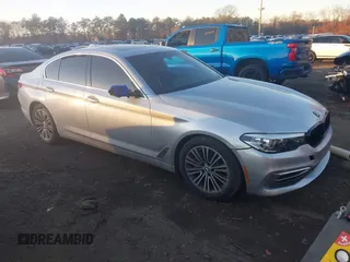 2019 BMW 5 Series 540i xDrive z VIN WBAJE7C57KWW15776, wystawiony jako IAAI lot #41089486 z przebiegiem 116 264 mil mil oraz . Historia ofert i sprzedaży dostępna na DreamBid. Obrazek 1.