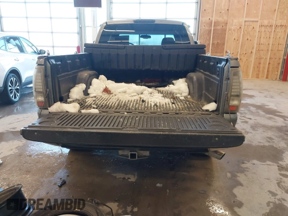 2006 Chevrolet Silverado 1500 Work Truck with VIN 1GCEC19X76Z300027, listed as a IAAI auction lot 41378404 with 171,637 mi miles. Bid and sale history available at carsss.com. Image 18.