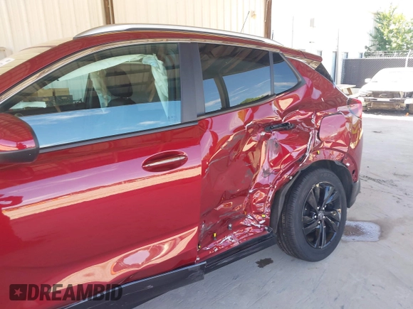 2024 Buick Encore GX Sport Touring с VIN KL4AMESL2RB195527, выставлен на аукционе IAAI как лот 42733359 с пробегом 24 708 миль миль и . История ставок и продаж доступна на DreamBid. Изображение 6.