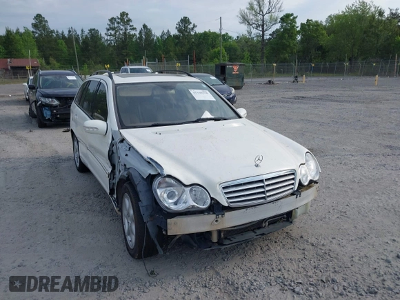 2004 Mercedes-Benz C 240 z VIN WDBRH61J94F511752, wystawiony jako IAAI lot #42100396 z przebiegiem 217 183 mil mil oraz . Historia ofert i sprzedaży dostępna na DreamBid. Obrazek 1.