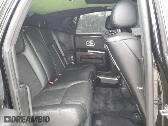 2015 Rolls-Royce Ghost z VIN SCA664S50FUX53383, wystawiony jako Copart lot #63400784 z przebiegiem Nie podano mil oraz Szkody całkowita. Historia ofert i sprzedaży dostępna na DreamBid. Obrazek 10.