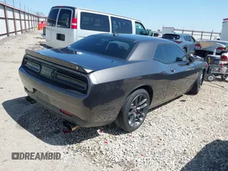 2020 Dodge Challenger R/T Scat Pack z VIN 2C3CDZFJ4LH230781, wystawiony jako IAAI lot #41990428 z przebiegiem 55 315 mil mil oraz . Historia ofert i sprzedaży dostępna na DreamBid. Obrazek 4.
