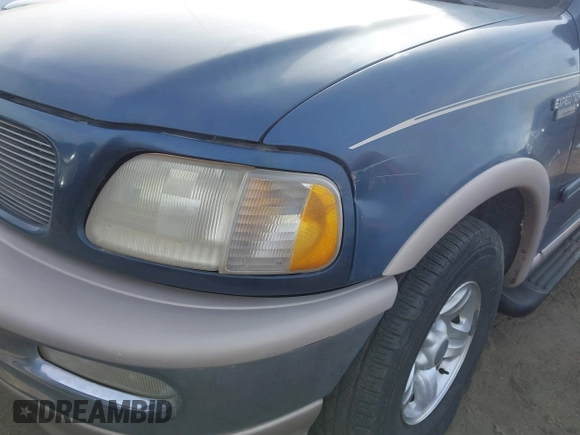1998 Ford Expedition XLT with VIN 1FMRU17L5WLA66306, listed as a IAAI auction lot 41145712 with 93,966 mi miles. Bid and sale history available at carsss.com. Image 6.