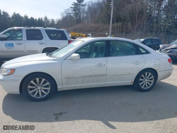 2009 Hyundai Azera Limited with VIN KMHFC46F99A368183, listed as a IAAI auction lot 41769940 with NaN miles. Bid and sale history available at carsss.com. Image 12.