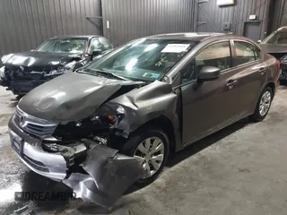 2012 Honda Civic LX z VIN 19XFB2F59CE373830, wystawiony jako IAAI lot #42312118 z przebiegiem 106 541 mil mil oraz . Historia ofert i sprzedaży dostępna na DreamBid. Obrazek 6.