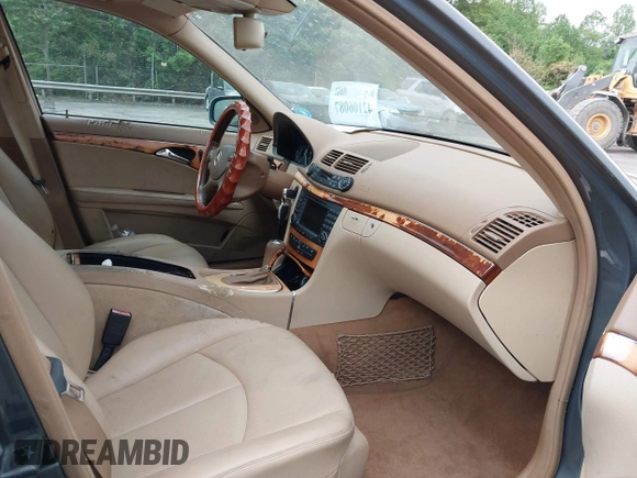 2008 Mercedes-Benz E-Class 3.0L with VIN WDBUF22X78B224919, listed as a IAAI auction lot 42106087 with 274,844 mi miles. Bid and sale history available at carsss.com. Image 5.