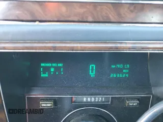 1992 Cadillac Brougham z VIN 1G6DW54E7NR707492, wystawiony jako Copart lot #79950214 z przebiegiem 263 624 mil mil oraz Tytuł czysty. Historia ofert i sprzedaży dostępna na DreamBid. Obrazek 9.