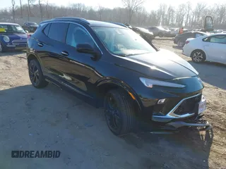 2025 Buick Encore GX Sport Touring с VIN KL4AMDSL3SB037925, выставлен на аукционе IAAI как лот 41643638 с пробегом 163 миль миль и . История ставок и продаж доступна на DreamBid. Изображение 1.