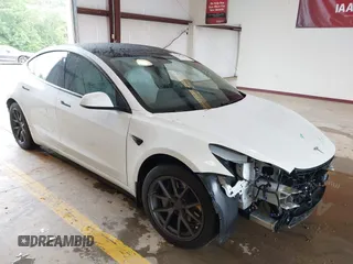 2021 Tesla Model 3 Long Range z VIN 5YJ3E1EB9MF903382, wystawiony jako IAAI lot #42415250 z przebiegiem 60 725 mil mil oraz . Historia ofert i sprzedaży dostępna na DreamBid. Obrazek 1.