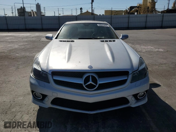 2009 Mercedes-Benz SL 550 z VIN WDBSK71F09F143733, wystawiony jako Copart lot #69045444 z przebiegiem 114 251 mil mil oraz Szkoda całkowita • Salvage title. Historia ofert i sprzedaży dostępna na DreamBid. Obrazek 5.