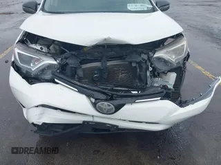 2017 Toyota RAV4 LE с VIN JTMBFREVXHJ126727, выставлен на аукционе IAAI как лот 42587210 с пробегом 111 739 миль миль и . История ставок и продаж доступна на DreamBid. Изображение 6.