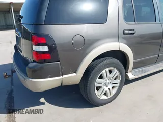 2006 Ford Explorer z VIN 1FMEU64E56UB52663, wystawiony jako IAAI lot #42002830 z przebiegiem 199 847 mil mil oraz . Historia ofert i sprzedaży dostępna na DreamBid. Obrazek 18.