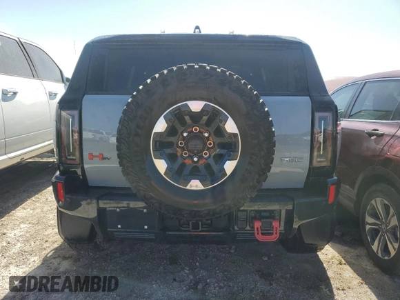 2024 GMC Hummer EV 2X z VIN 1GKB0NDE8RU110722, wystawiony jako Copart lot #74670304 z przebiegiem 257 mil mil oraz Nie do naprawy. Historia ofert i sprzedaży dostępna na DreamBid. Obrazek 6.