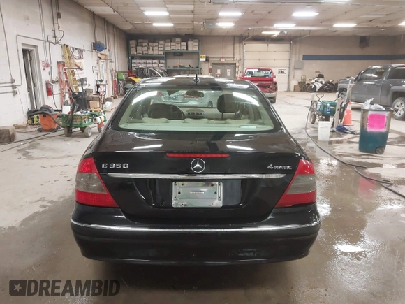 2007 Mercedes-Benz E-Class 3.5L with VIN WDBUF87XX7X214060, listed as a IAAI auction lot 41199590 with 136,011 mi miles. Bid and sale history available at carsss.com. Image 15.