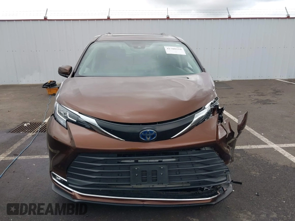 2022 Toyota Sienna XLE with VIN 5TDJRKEC4NS096017, listed as a IAAI auction lot 41708210 with 50,942 mi miles. Bid and sale history available at carsss.com. Image 12.