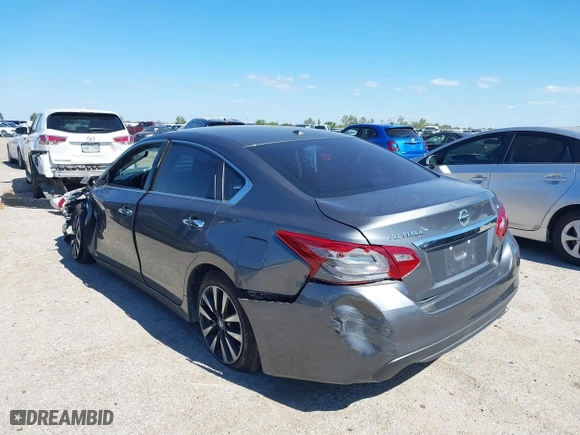2018 Nissan Altima 2.5 SV with VIN 1N4AL3AP1JC102695, listed as a IAAI auction lot 40440992 with 58,063 mi miles. Bid and sale history available at carsss.com. Image 3.