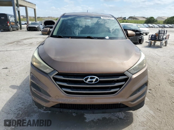 2016 Hyundai Tucson SE z VIN KM8J23A45GU141677, wystawiony jako Copart lot #54497625 z przebiegiem 144 018 mil mil oraz Czysty tytuł • Clean title. Historia ofert i sprzedaży dostępna na DreamBid. Obrazek 5.