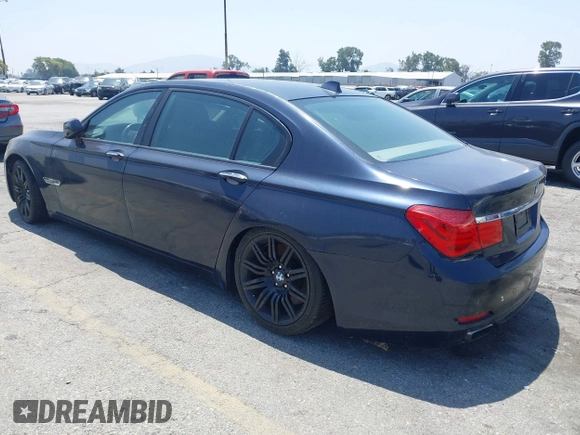 2010 BMW 7 Series 750Li z VIN WBAKB8C50ACY63208, wystawiony jako IAAI lot #42606209 z przebiegiem 120 802 mil mil oraz . Historia ofert i sprzedaży dostępna na DreamBid. Obrazek 3.