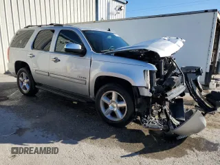 2013 Chevrolet Tahoe LS z VIN 1GNSKAE04DR332680, wystawiony jako Copart lot #81899914 z przebiegiem 216 063 mil mil oraz Szkoda całkowita • Salvage title. Historia ofert i sprzedaży dostępna na DreamBid. Obrazek 4.
