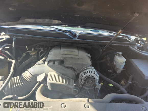 2010 Chevrolet Suburban LS z VIN 1GNUKHE32AR291666, wystawiony jako IAAI lot #41886401 z przebiegiem Nie podano mil oraz . Historia ofert i sprzedaży dostępna na DreamBid. Obrazek 10.