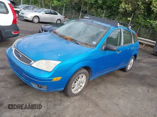2007 Ford Focus S with VIN 1FAHP37N87W342309, listed as a IAAI auction lot 42152011 with 213,226 mi miles and . Bid and sale history available at carsss.com. Image 2.