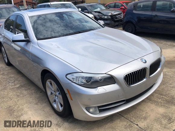 2013 BMW 5 Series 528i with VIN WBAXG5C5XDD233958, listed as a Copart auction lot 68722414 with 103,543 mi miles and . Bid and sale history available at carsss.com. Image 1.