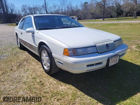1990 Mercury Cougar z VIN 1MEPM62RSLH656412, wystawiony jako Copart lot #47771735 z przebiegiem 14 277 mil mil oraz Czysty tytuł • Clean title. Historia ofert i sprzedaży dostępna na DreamBid. Obrazek 2.