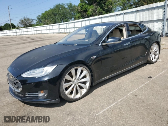 2013 Tesla Model S z VIN 5YJSA1CN8DFP22679, wystawiony jako Copart lot #64195095 z przebiegiem Nie podano mil oraz Czysty tytuł • Clean title. Historia ofert i sprzedaży dostępna na DreamBid. Obrazek 1.