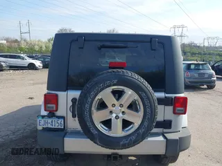 2009 Jeep Wrangler Unlimited Sahara with VIN 1J4GA59129L780013, listed as a IAAI auction lot 41976308 with 164,738 mi miles. Bid and sale history available at carsss.com. Image 17.