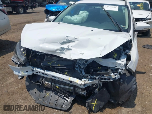 2018 Ford Focus SE z VIN 1FADP3FE5JL267982, wystawiony jako IAAI lot #42646881 z przebiegiem 40 163 mil mil oraz . Historia ofert i sprzedaży dostępna na DreamBid. Obrazek 6.