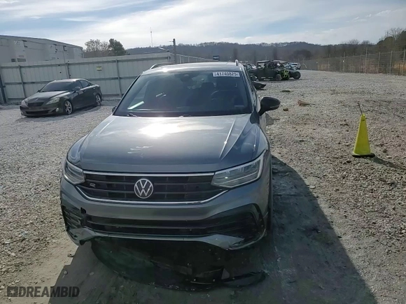 2023 Volkswagen Tiguan SE R-Line Black with VIN 3VV8B7AX8PM000449, listed as a Copart auction lot 41740825 with 39,831 mi miles and Salvage Title. Bid and sale history available at carsss.com. Image 12.
