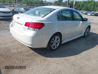2014 Subaru Legacy 2.5i z VIN 4S3BMBA67E3012518, wystawiony jako IAAI lot #42417418 z przebiegiem 162 987 mil mil oraz . Historia ofert i sprzedaży dostępna na DreamBid. Obrazek 4.