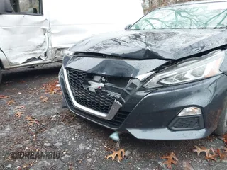 2022 Nissan Altima 2.5 SV with VIN 1N4BL4DV1NN319260, listed as a IAAI auction lot 41056047 with 68,316 mi miles. Bid and sale history available at carsss.com. Image 6.