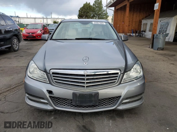 2013 Mercedes-Benz C 300 Sport z VIN WDDGF8AB2DG132238, wystawiony jako Copart lot #54061085 z przebiegiem 91 480 mil mil oraz Szkoda całkowita • Salvage title. Historia ofert i sprzedaży dostępna na DreamBid. Obrazek 5.