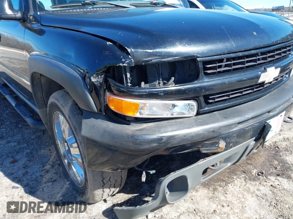 2002 Chevrolet Suburban Z71 with VIN 3GNFK16Z52G264577, listed as a IAAI auction lot 41581984 with 321,321 mi miles. Bid and sale history available at carsss.com. Image 6.