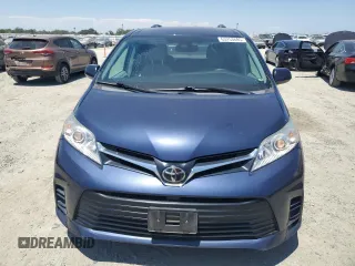 2018 Toyota Sienna LE Auto Access Seat z VIN 5TDKZ3DC5JS940670, wystawiony jako Copart lot #63253685 z przebiegiem 92 604 mil mil oraz Szkoda całkowita • Salvage title. Historia ofert i sprzedaży dostępna na DreamBid. Obrazek 5.