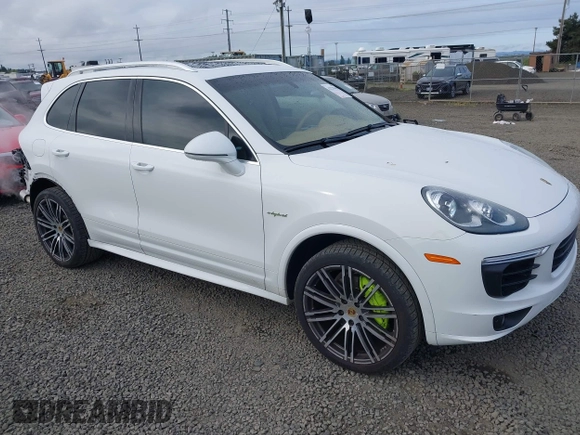 2016 Porsche Cayenne S E-Hybrid z VIN WP1AE2A22GLA17486, wystawiony jako IAAI lot #42229641 z przebiegiem 91 642 mil mil oraz . Historia ofert i sprzedaży dostępna na DreamBid. Obrazek 1.