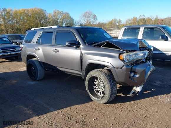 2015 Toyota 4Runner Limited with VIN JTEBU5JRXF5204738, listed as a IAAI auction lot 40918022 with 228,213 mi miles. Bid and sale history available at carsss.com. Image 1.