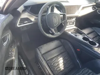 2023 Audi e-tron GT Prestige z VIN WAUEJBFW3P7006724, wystawiony jako Copart lot #74274464 z przebiegiem Nie podano mil oraz Nie do naprawy. Historia ofert i sprzedaży dostępna na DreamBid. Obrazek 8.