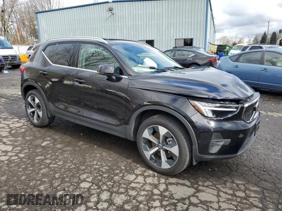 2025 Volvo XC40 Plus Bright Theme с VIN YV4L12UE4S2491995, выставлен на аукционе Copart как лот 45732865 с пробегом Не указан миль и Чистый • Clean title. История ставок и продаж доступна на DreamBid. Изображение 4.