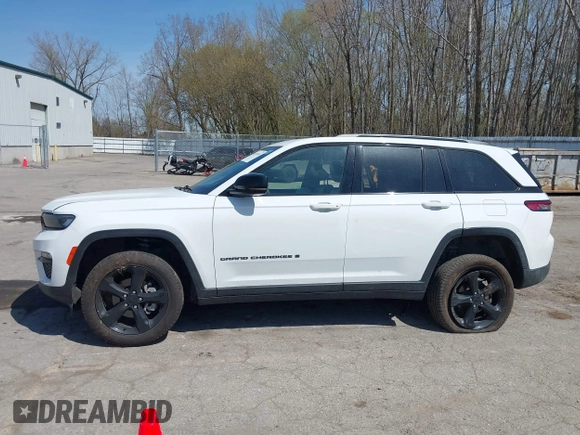 2024 Jeep Grand Cherokee Limited with VIN 1C4RJHBG5R8600766, listed as a IAAI auction lot 42110938 with 13,188 mi miles and . Bid and sale history available at DreamBid. Image 14.